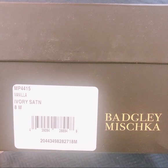 Badgley Mischka Vanilla Crystal Embellished Pump - Picture 6 of 7